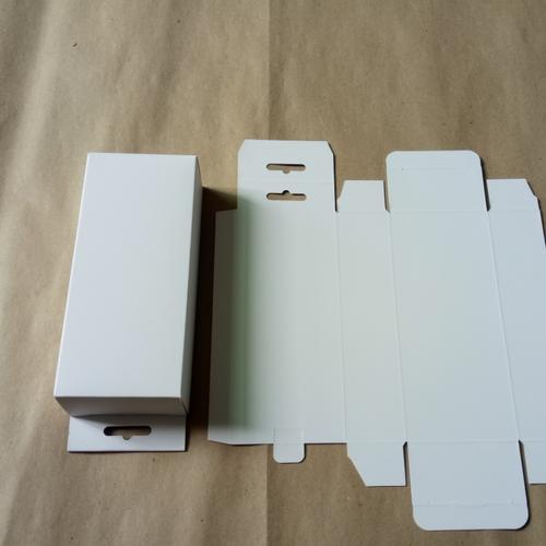纸盒厂家销售 厚度0.25-0.6mm 日用品电子产品 通用挂扣式卡纸盒图片